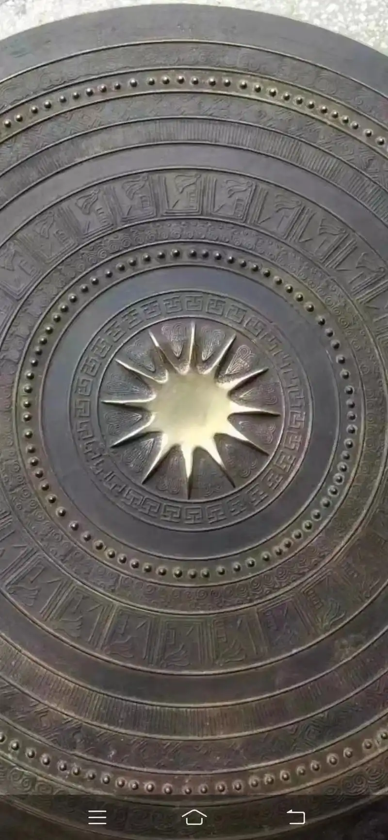 铜鼓是布依族文化中不可或缺的一部分,据史书记载,布依族先民在 - 抖