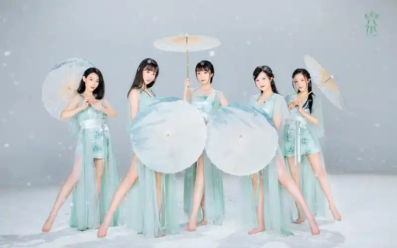 【七朵组合】 用《霜雪千年》的bgm打开七朵组合的mv 先看简介_哔哩