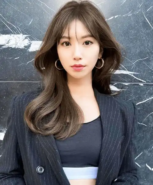 女人味职场发型