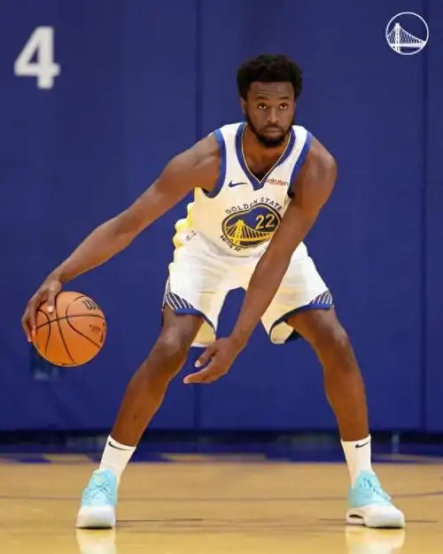 漫长的等待已结束!勇士晒新赛季定妆照:库里保罗克莱等在列