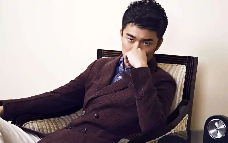 陈赫虽以搞笑著称但他一旦认真的帅起来时还是显得很耐看的