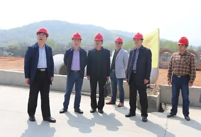 安庆市招商局曹紫权副局长带领杭萧钢构客商来我司考察