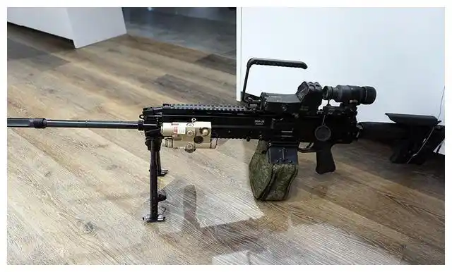 俄军新式轻机枪曝光外观彻底西化最大限度考虑人机功效