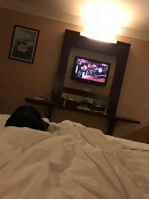 田寮商务酒店(深圳光明玉律田寮店)-"地摊太老旧,房间大空调效果一般