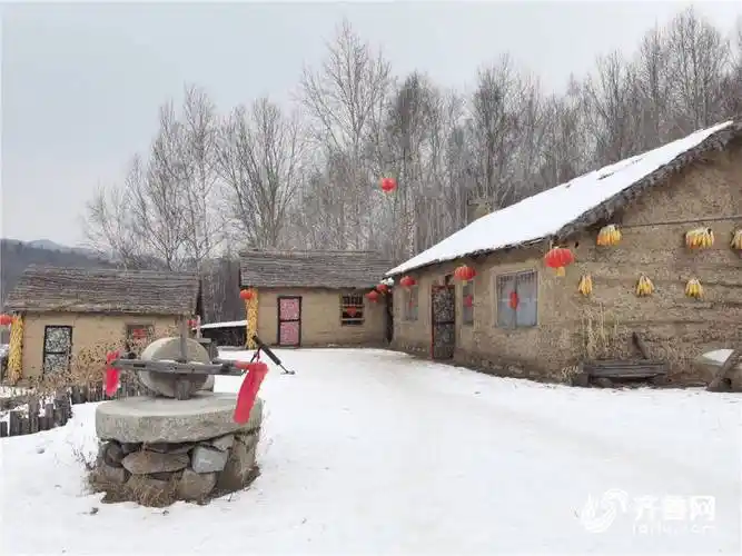 二合雪乡村民建设的关东民俗博物馆里收藏了各种各样的老