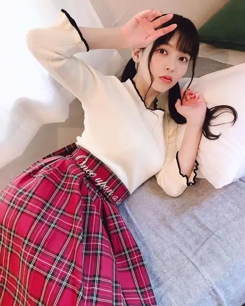 上坂堇双马尾日亮马尾眼镜娘造型超可爱