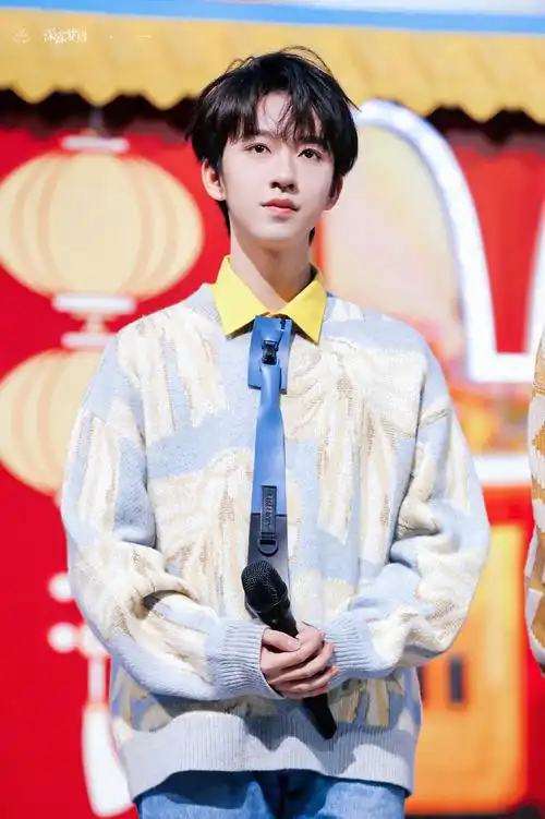 贺峻霖 全能美颜主舞##贺峻霖 十九摘星诵捷音