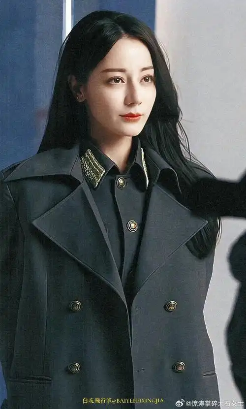 迪丽热巴一天三个物料三种状态##迪丽热巴一个人演一家三口