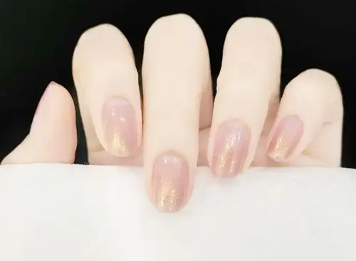 2021最新款裸粉色渐变极光美甲图