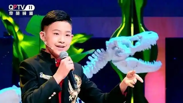 梅派京剧第四代传人巴特尔演唱《梨花颂》,惊艳开嗓,太震撼了-影视综