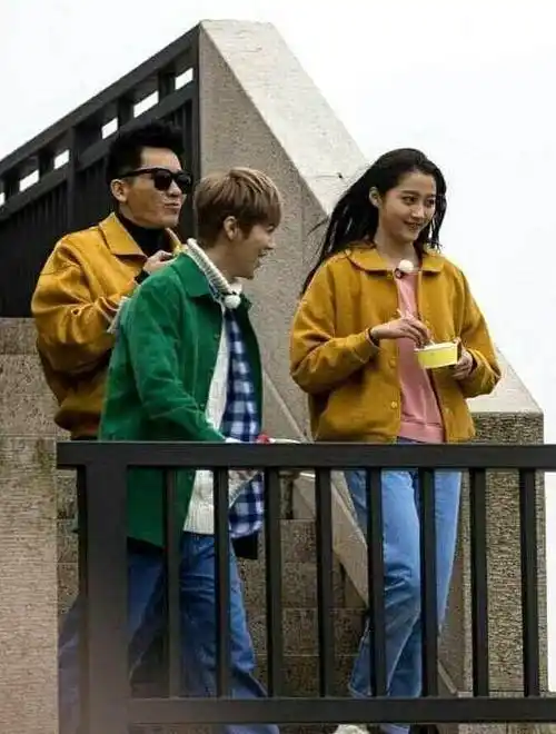 关晓彤以后会为了鹿晗只穿平底鞋吗?_状态_身高_男友