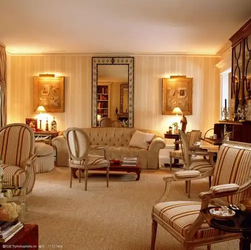 关键词:欧式豪华客厅一角高清摄影 室内装修      地板 茶几 室内摆设