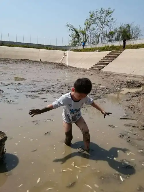 泥里水里,开心快乐里------夏天朗小朋友乡下一日游纪实