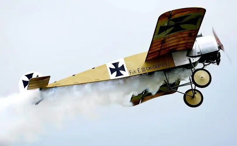 无畏飞行员驾一战战机亮相国际航展