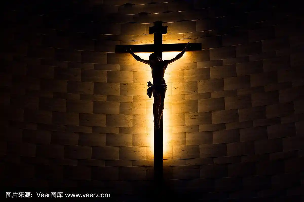 天主教信仰的十字架剪影