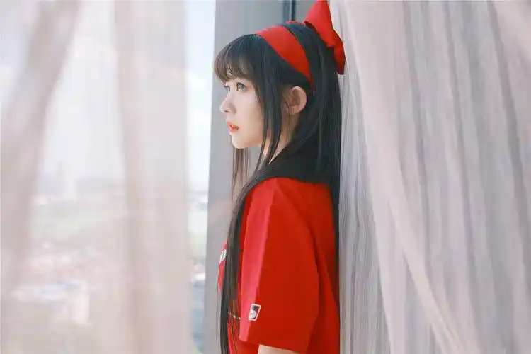 赖美云红色蝴蝶结俏丽写真图片17