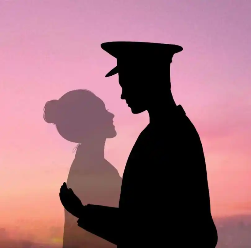 军恋情侣头像|手绘情侣头像 你是我拥抱不到的爱人 之前出的卡通版