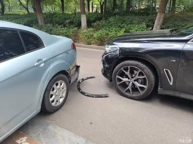【图】慢慢悠悠开着就被人倒车撞了_宝马x5论坛_汽车之家论坛
