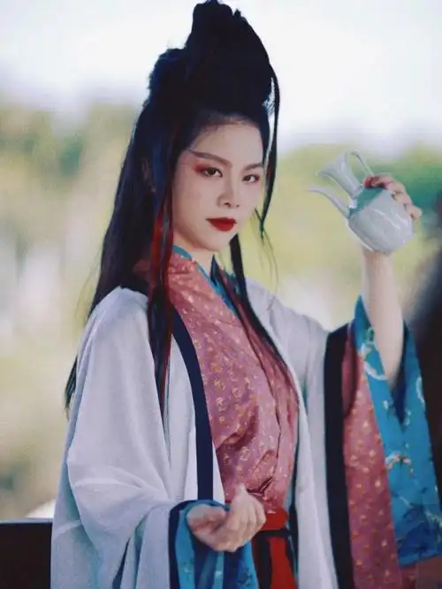 笑傲江湖之东方不败来本教主怀里喝一杯吗