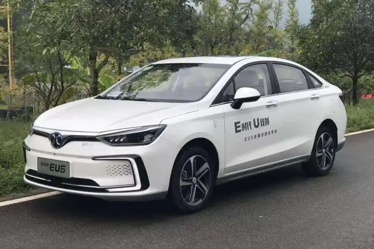 市场高管爆百万贪污案,北汽新能源2021延续亏损-新浪汽车