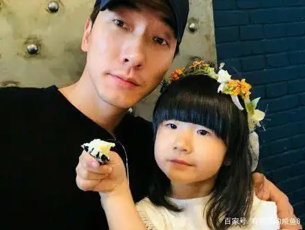 张亮称不让女儿亲嘴到底有没有必要让孩子过早的对异性产生距离?