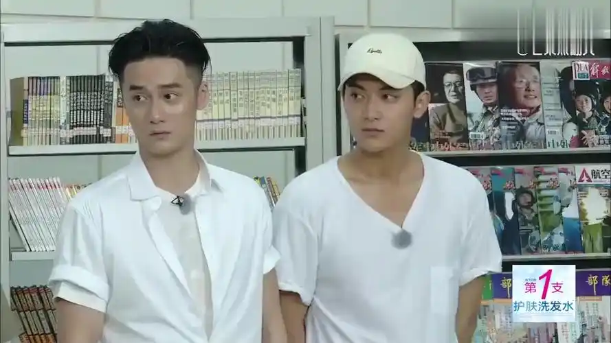 黄子韬孙杨杨幂佟丽娅几人,在得知要翻越4米高墙时,表情起飞了