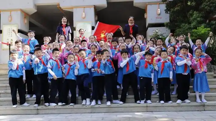 你好,最美的"六一"—— 云南师大附小文林校区一年级少先队员入队仪式