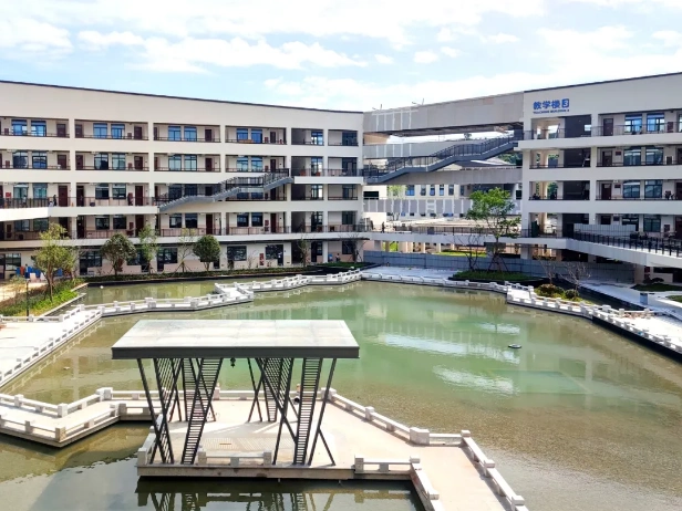 柳市中学新貌.黄瀚/摄