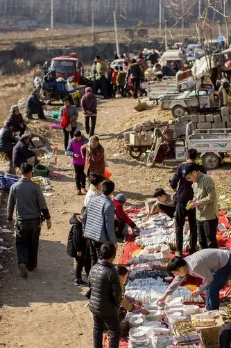 热闹的农村大集