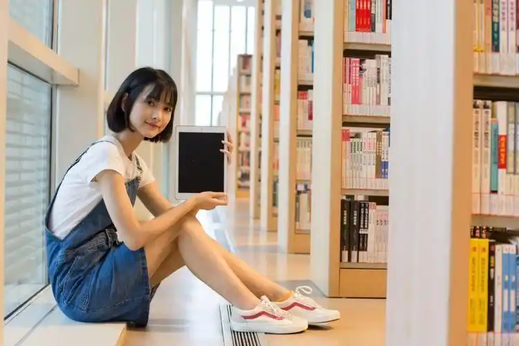 河北衡水一90后女生长期跷二郎腿致长短腿