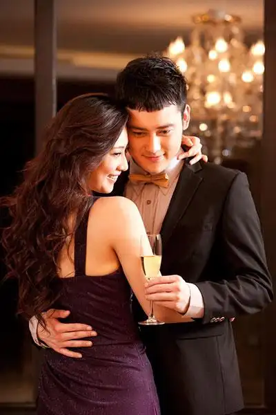 青年男女浪漫约会