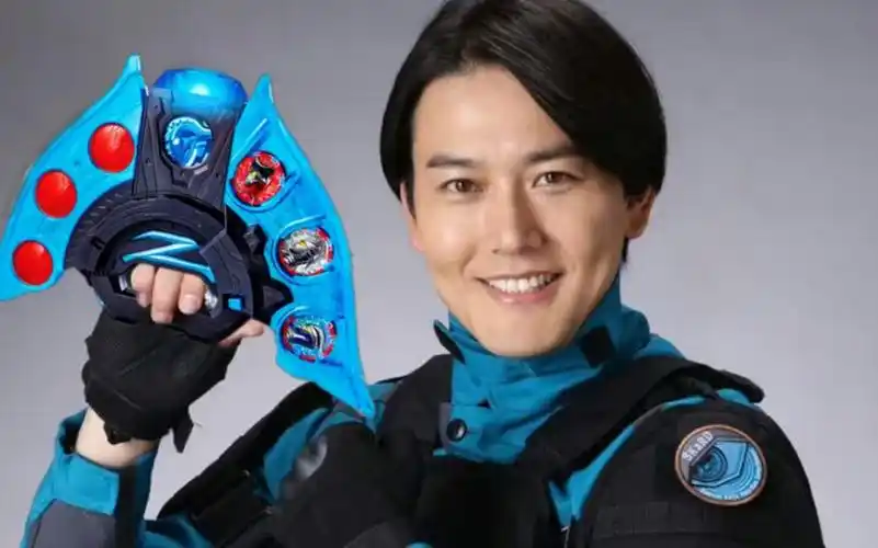 用泽塔pv的方式来打开布莱泽奥特曼的pv