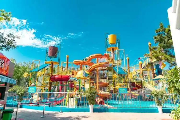 景然有序郑州方特水上乐园开园首日获游客好评