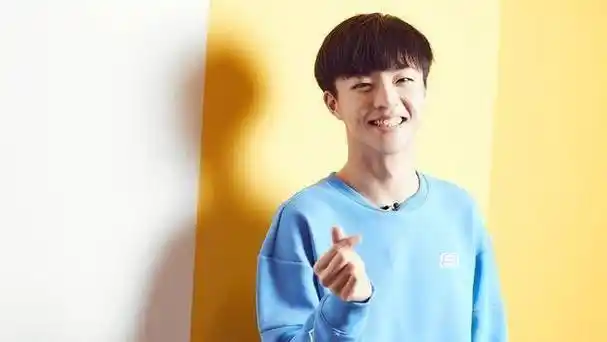 陈立农,黄明昊和王子异同台却异样,农农到底多高?