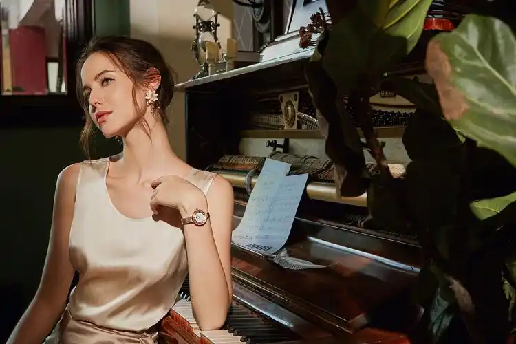 珂芮柏蒂品牌手表作品/女士新款时尚手表/罗捷广告