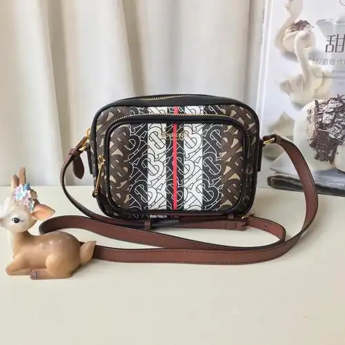 burberry巴宝莉monoram系列相机包