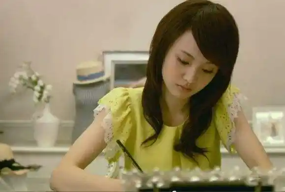 《胜女的时代》郑爽7套衣服:图6好甜蜜,图7看呆张翰