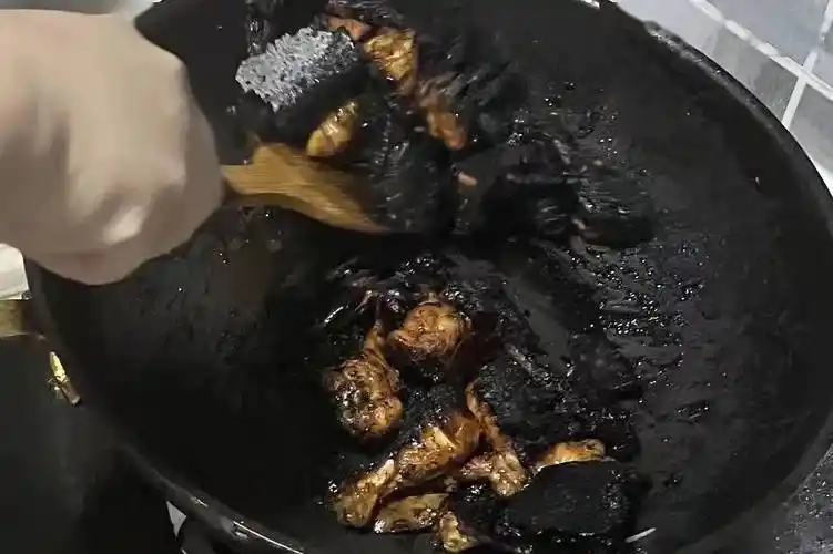 居家期间谁把厨房炸了