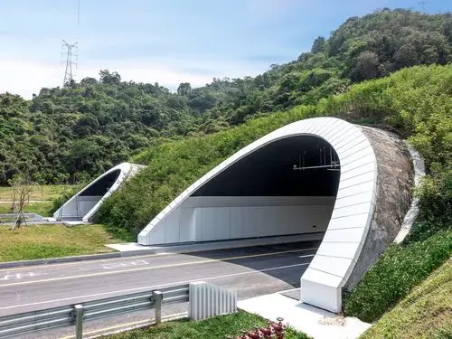 5 公里的福田中心区北向坂田片区大通道-坂银通道隧道搪瓷钢板装饰