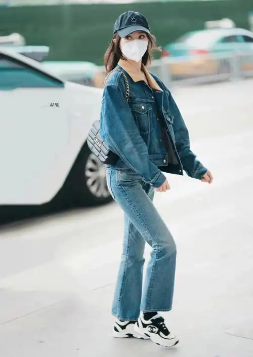 唐嫣初秋穿搭很日常,蓝色牛仔套装简单休闲,普通女孩都能穿!_腾讯新闻