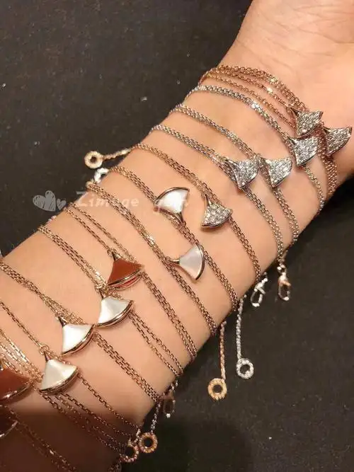 梵克雅宝手链最多人喜欢的小裙子手链