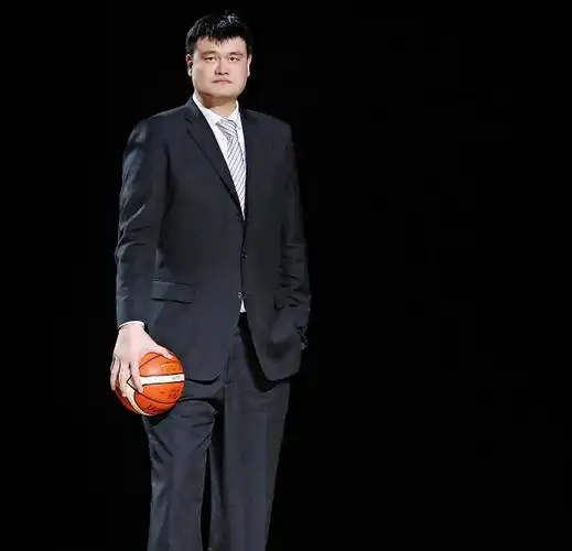 男篮更换带头人,周琦或被新疆注册,徐杰有望成接班人