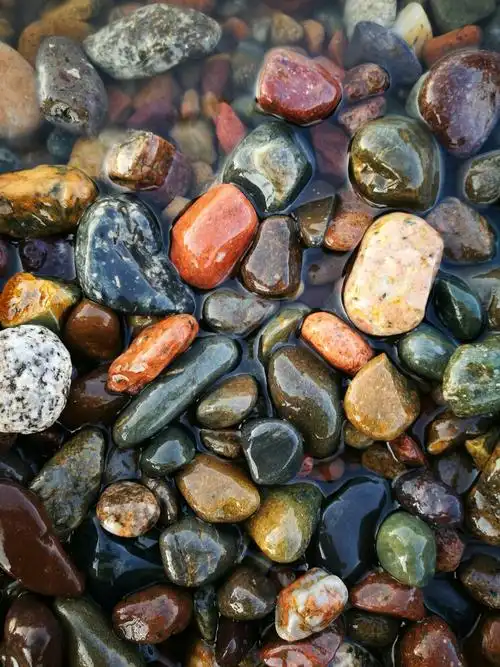 河边随手拍,多彩石头好漂亮