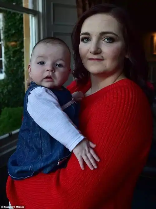 12岁被哥哥性侵后生子,成为英国最年轻妈妈.多年后,她才终于拥抱幸福.