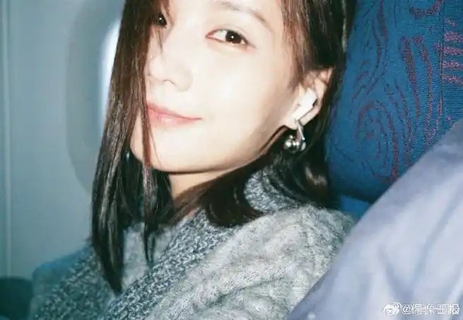 李一桐车内自拍live图##李一桐素颜比耶自拍