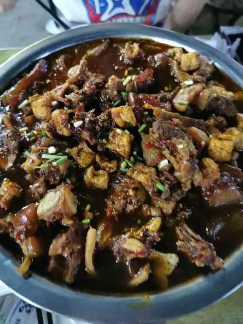 解放路里面的一个小巷子没来过的人估计真的不好找生意是异常火爆人