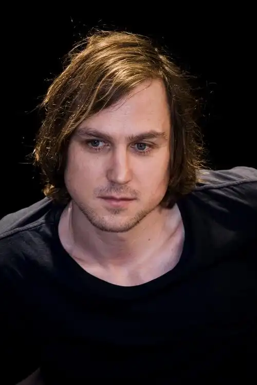 p>拉斯·艾丁格,1976年1月21日出生于柏林,德国男演员.