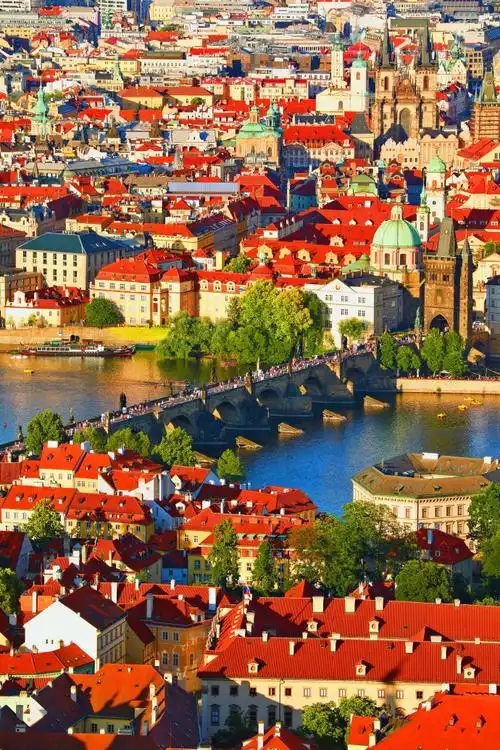 视觉中国超话  布拉格,千塔之城,一个充满故事的浪漫城市,走在布拉格