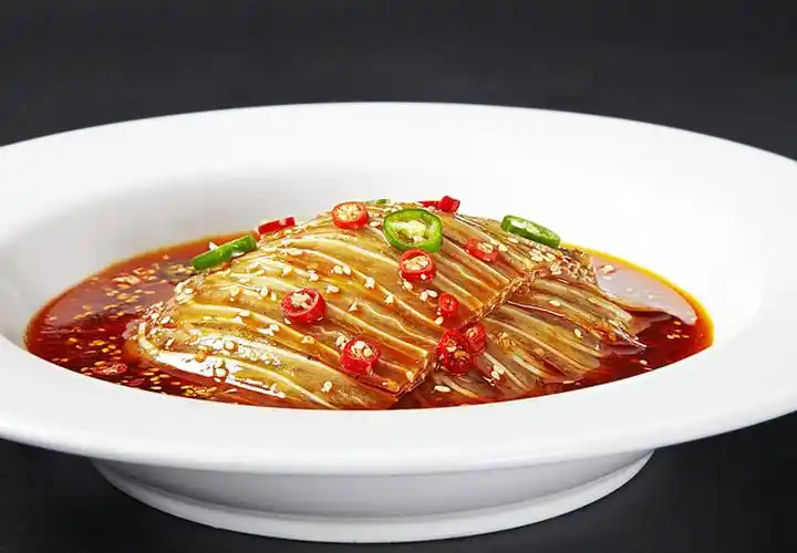 展开全部 夏天最受欢迎的小吃莫过于卤菜里的凉拌系列了,比如红油猪