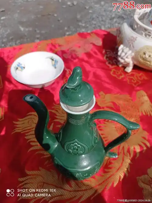 一民国景德镇单色刻花绿釉执壶